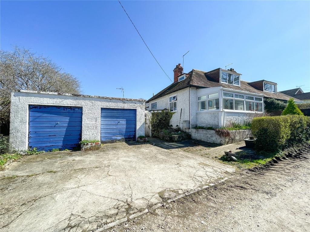 Holme Lane, Bratton 3 bed bungalow for sale £300,000