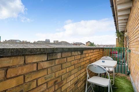 58 Plover Way, London, SE16 7TT