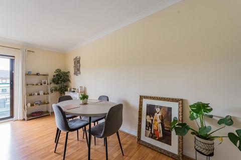 58 Plover Way, London, SE16 7TT