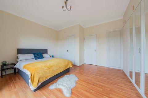 58 Plover Way, London, SE16 7TT
