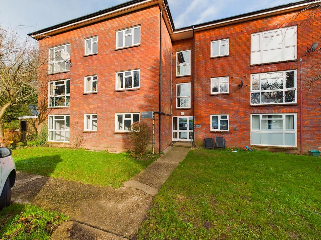 Berry Lane, Rickmansworth... 2 bed apartment £108,500