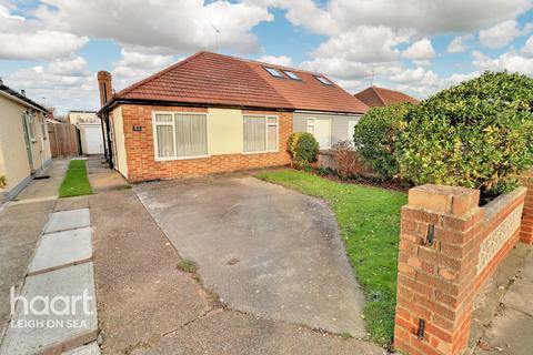 2 bedroom semi-detached bungalow for sale - Woodcutters Avenue, Leigh-On-Sea