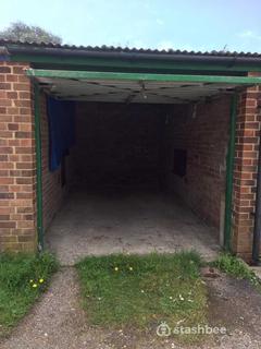 Garage to rent - Chesterfield Road, Goring-by-Sea BN12
