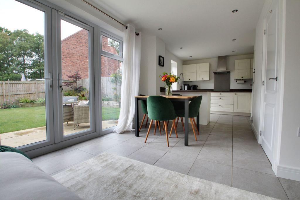 Lawnswood Crescent, Adel, Leeds LS16 8GB 4 bed detached house £550,000