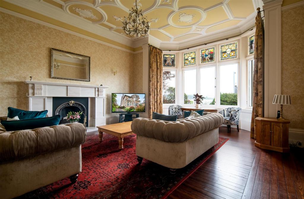 Octavia Terrace, Greenock, PA16 4 bed flat for sale £445,000