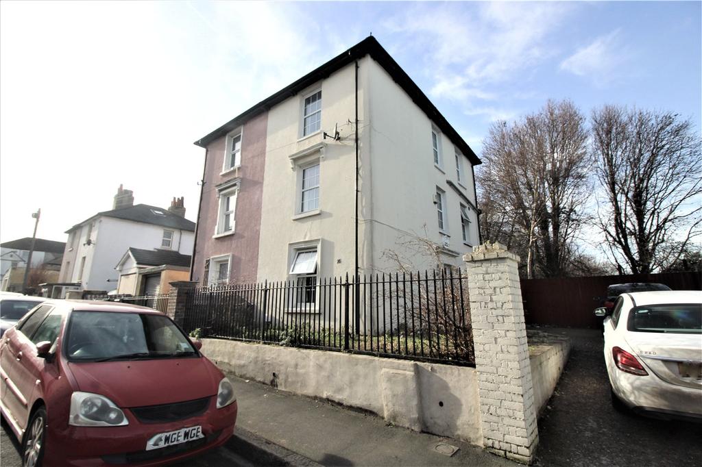 Albion Road, Gravesend, Kent, DA12 4 bed semidetached house £1,600