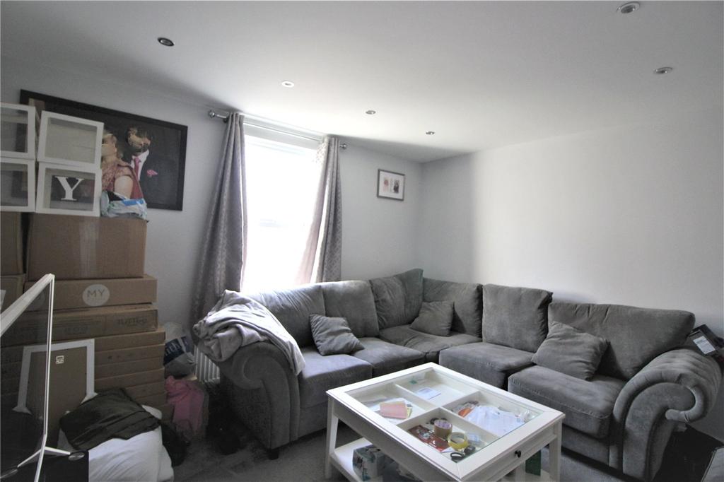 Albion Road, Gravesend, Kent, DA12 4 bed semidetached house £1,600