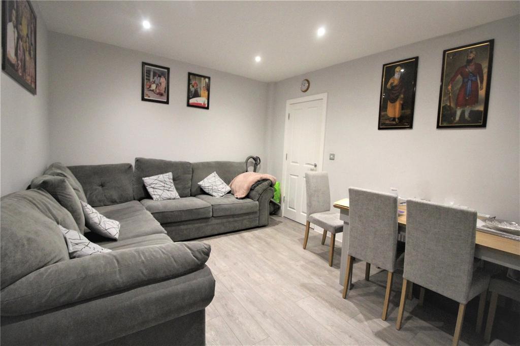 Albion Road, Gravesend, Kent, DA12 4 bed semidetached house £1,600
