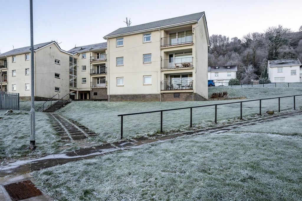 Glenhuntly Terrace, Port Glasgow, PA14 2 bed flat £80,000