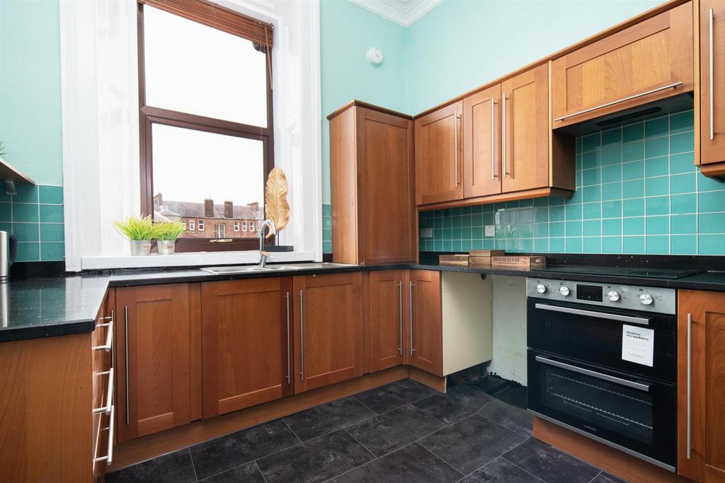 Fox Street, Greenock, PA16 4 bed flat £220,000