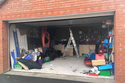 Garage to rent, Hayling Close, Worcester WR5
