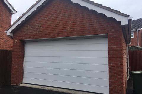 Garage to rent, Hayling Close, Worcester WR5