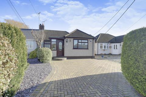 2 bedroom semi-detached bungalow for sale - Louis Drive West, Rayleigh, SS6