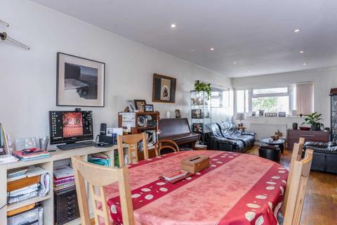 4 bedroom terraced house for sale, Chiltern Avenue, Bushey