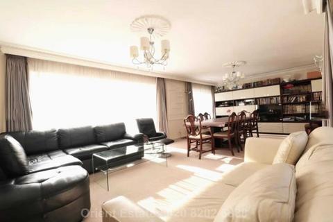 2 Boltmore Close, London, NW4 1EX