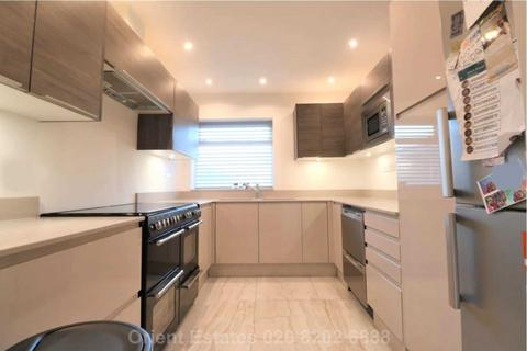 2 Boltmore Close, London, NW4 1EX