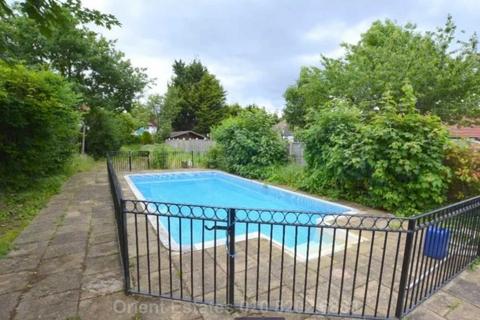 2 Boltmore Close, London, NW4 1EX