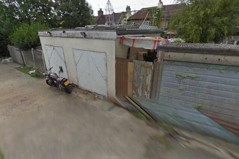 Garage to rent, Hall Lane, London E4