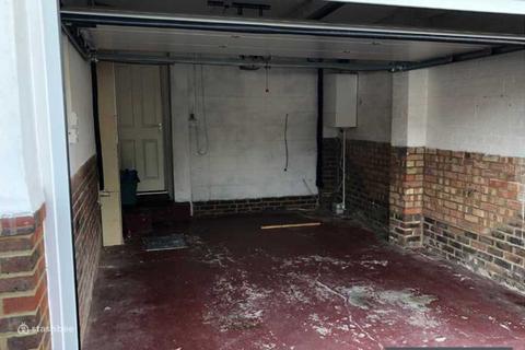 Garage to rent, Hervey Close, London N3