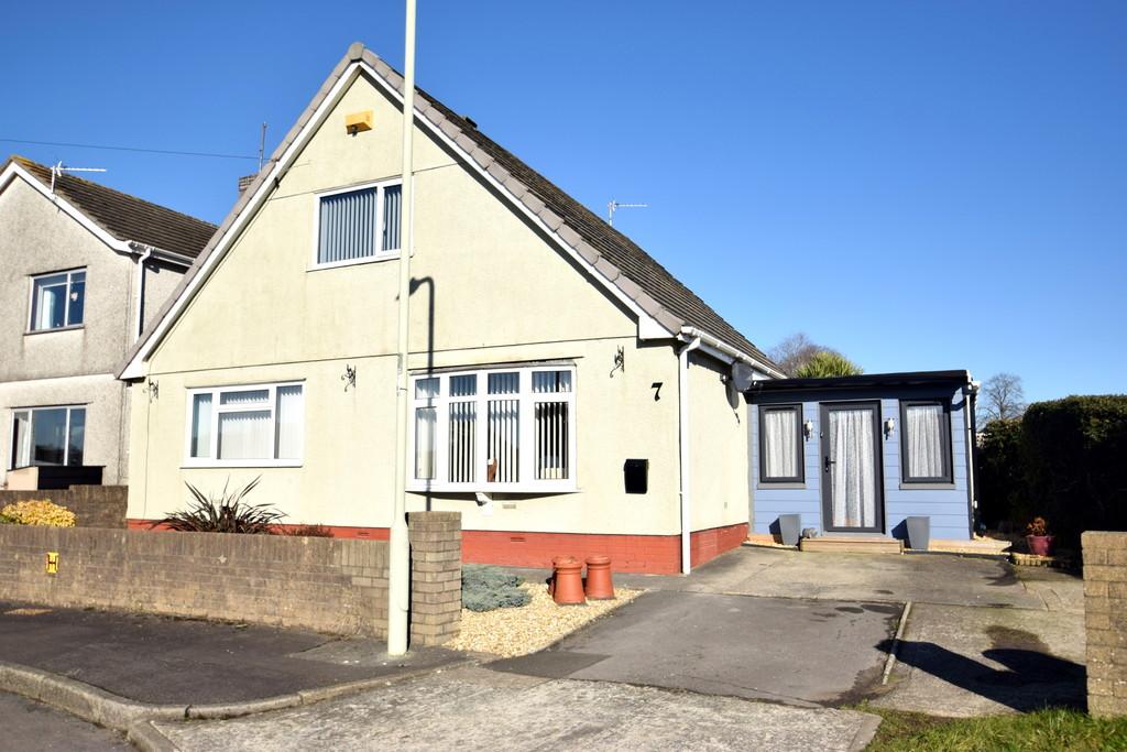 Highfield Place, Sarn, Bridgend County Borough, CF32 9RR 4 bed detached house for sale £299,950