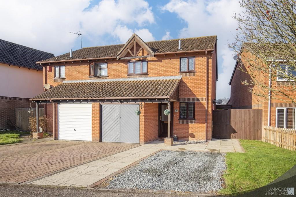 Admirals Way, Hethersett 3 bed semidetached house £290,000