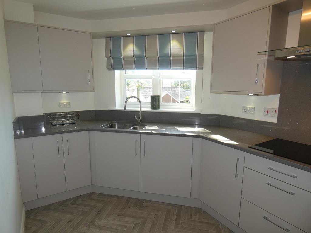 92 Park Street, Bridgend County... 2 bed ground floor flat £135,000