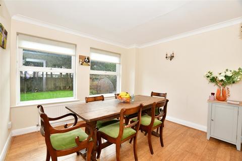 7 Poplar Row, Theydon Bois, Epping, CM16 7NB