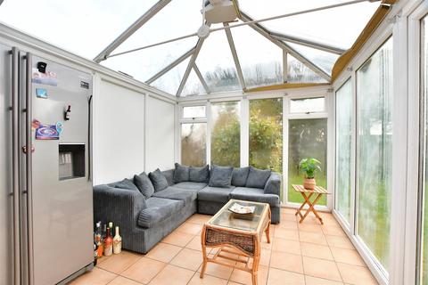 7 Poplar Row, Theydon Bois, Epping, CM16 7NB