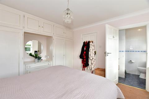 7 Poplar Row, Theydon Bois, Epping, CM16 7NB