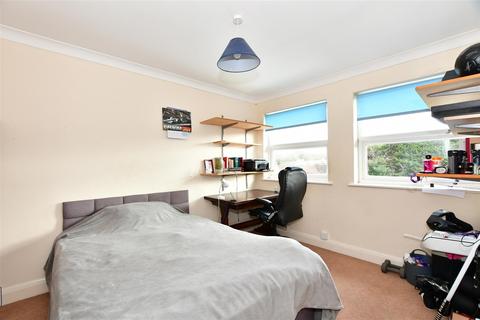 7 Poplar Row, Theydon Bois, Epping, CM16 7NB