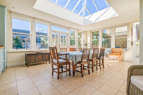 30 Gloucester Road, Richmond, TW9 3BU