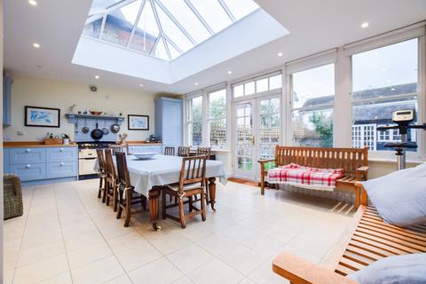 30 Gloucester Road, Richmond, TW9 3BU