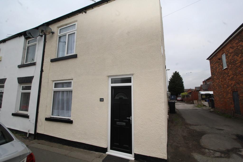 Barleyhill Road, Garforth 2 bed end of terrace house £800 pcm (£185 pw)