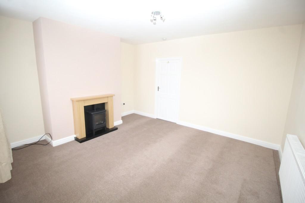 Barleyhill Road, Garforth 2 bed end of terrace house £800 pcm (£185 pw)