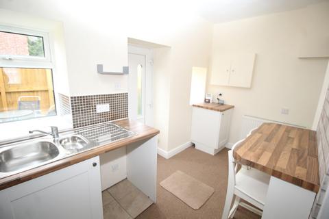 2 bedroom end of terrace house to rent, Barleyhill Road, Garforth