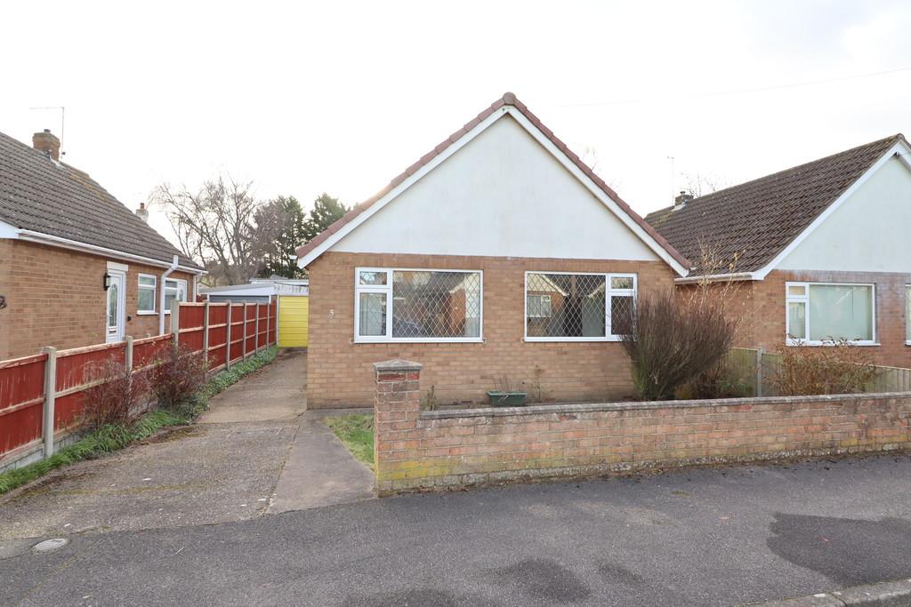 Meadowlake Crescent, Lincoln 2 bed detached bungalow £158,995