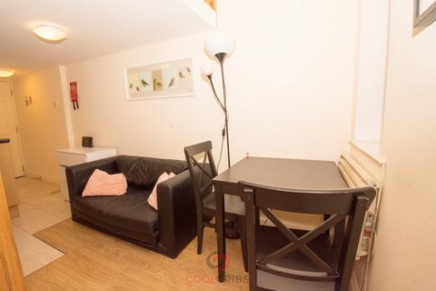 Studio to rent, Westbourne Crescent, Lancaster Gate, London  W2