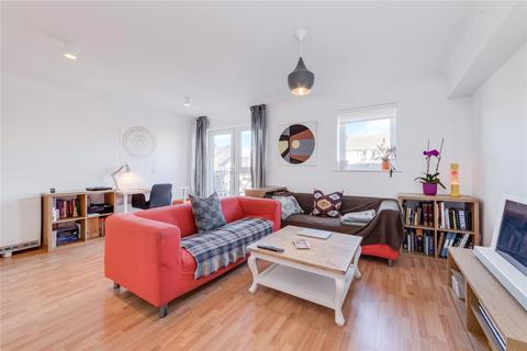 35 Falcon Way, London, E14 9UP