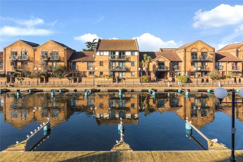 35 Falcon Way, London, E14 9UP