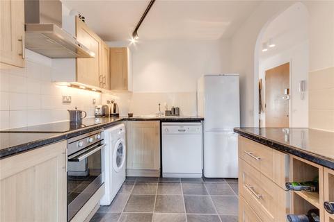 35 Falcon Way, London, E14 9UP
