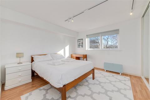 35 Falcon Way, London, E14 9UP