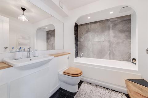 35 Falcon Way, London, E14 9UP