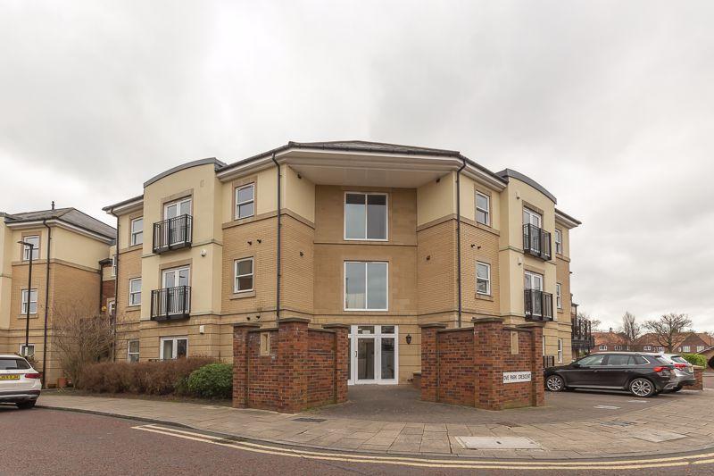 Grove Park Crescent, Gosforth... 2 bed apartment £1,350 pcm (£312 pw)