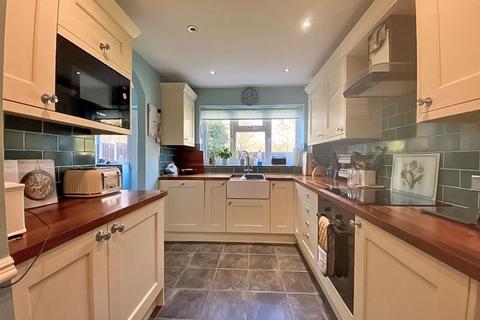 12 Lindrick Close, Walsall, WS3 3UW
