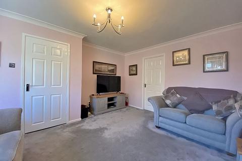 12 Lindrick Close, Walsall, WS3 3UW