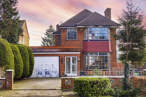 3 bedroom detached house for sale - Netherby Gardens, Enfield