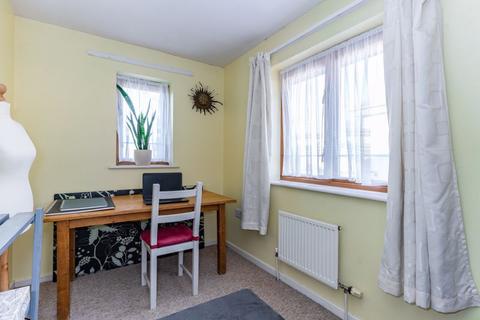 7 Combes Crescent, Leadenhall, Milton Keynes, MK6 5LX