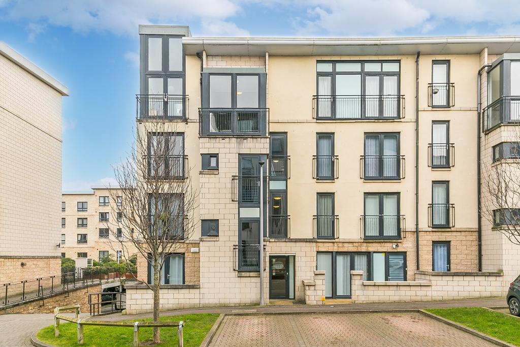 Colonsay Close, Granton, Edinburgh, EH5 2 bed flat £145,000