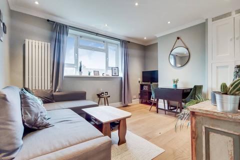 2 bedroom flat to rent - Racton Road, Fulham Broadway, London, SW6