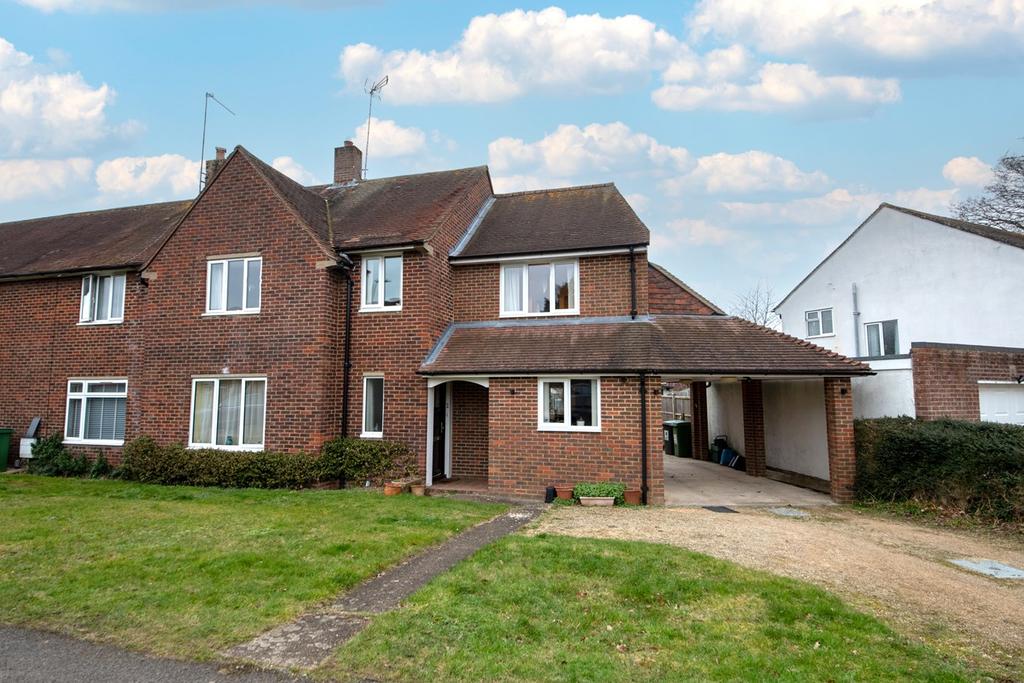 Henshaw Crescent, Newbury, RG14 4 bed end of terrace house £485,000